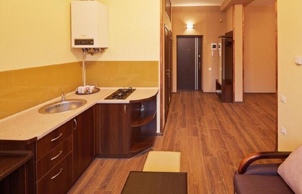 Apartment On Lychakivska 6-A ลวีฟ ภายนอก รูปภาพ